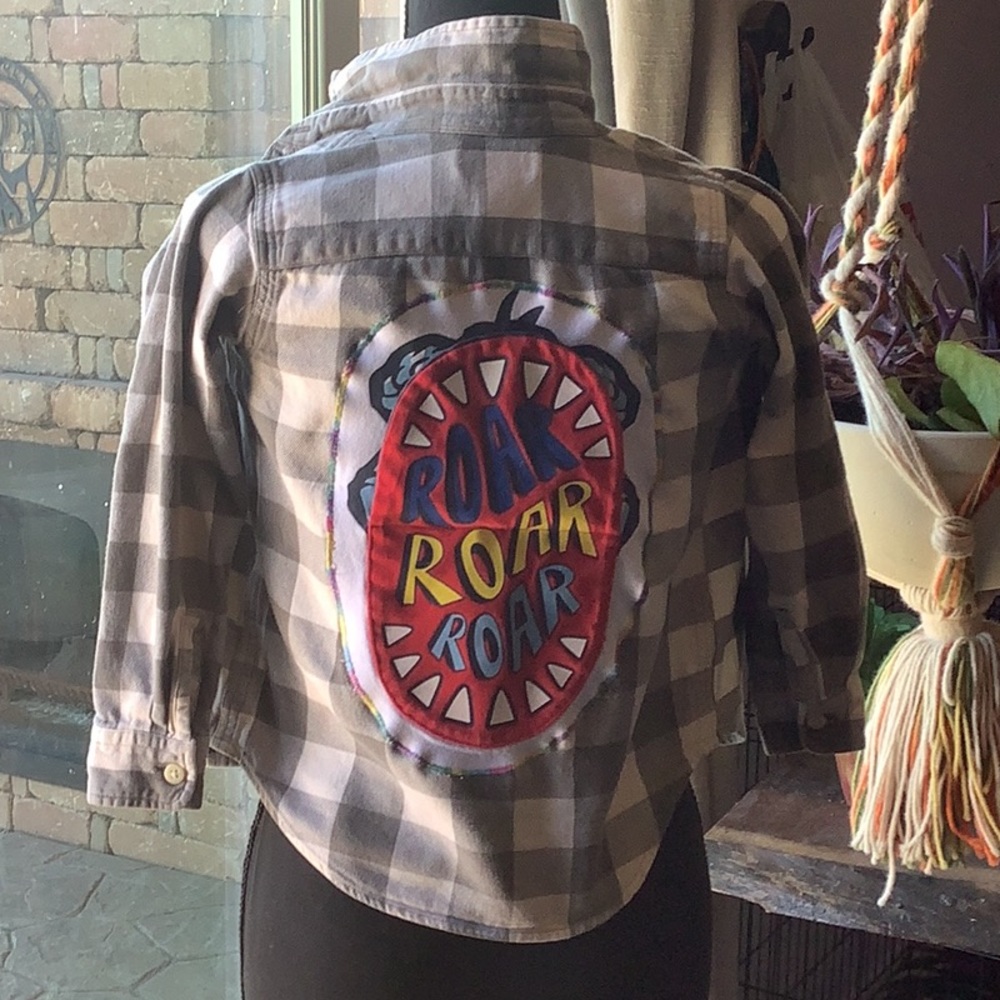 EUC Recycled Polo Boys size 6 flannel with “Roar” appliqué